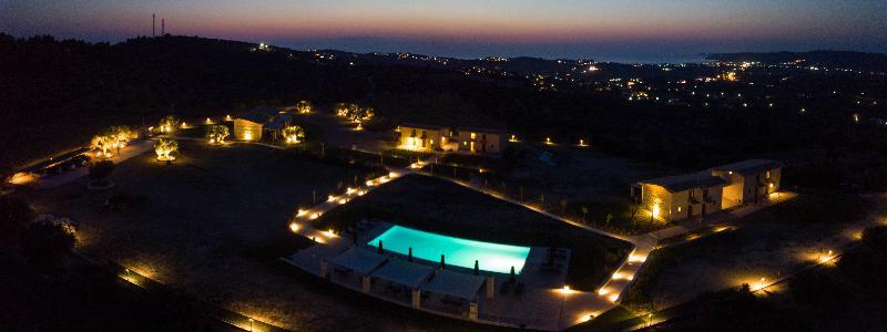 Mint Retreat Suites (Adults Only) Kalandra Exterior foto