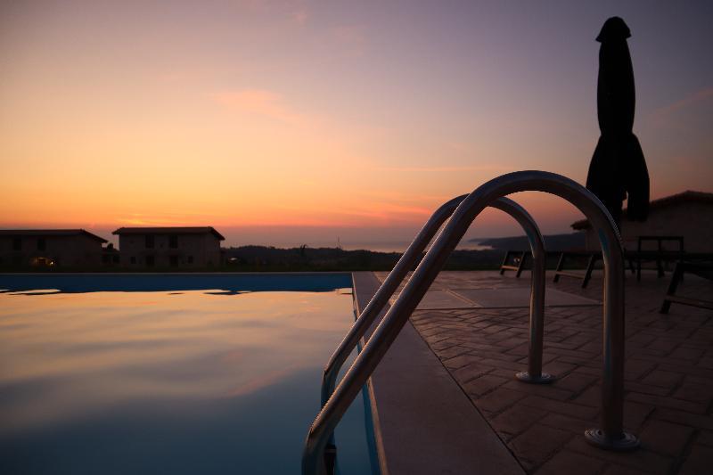 Mint Retreat Suites (Adults Only) Kalandra Exterior foto