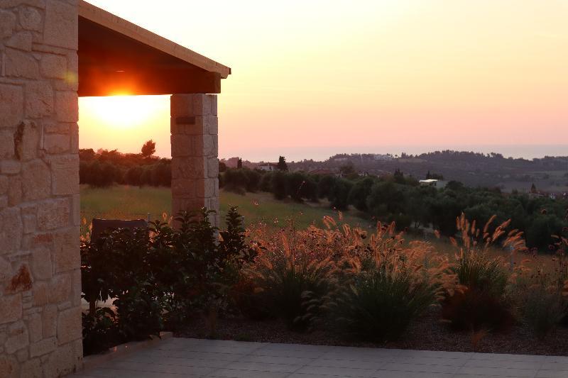 Mint Retreat Suites (Adults Only) Kalandra Exterior foto